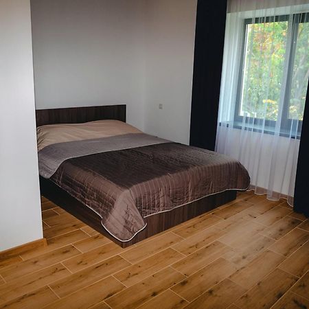 Four Rooms Apartments チェルカースィ エクステリア 写真