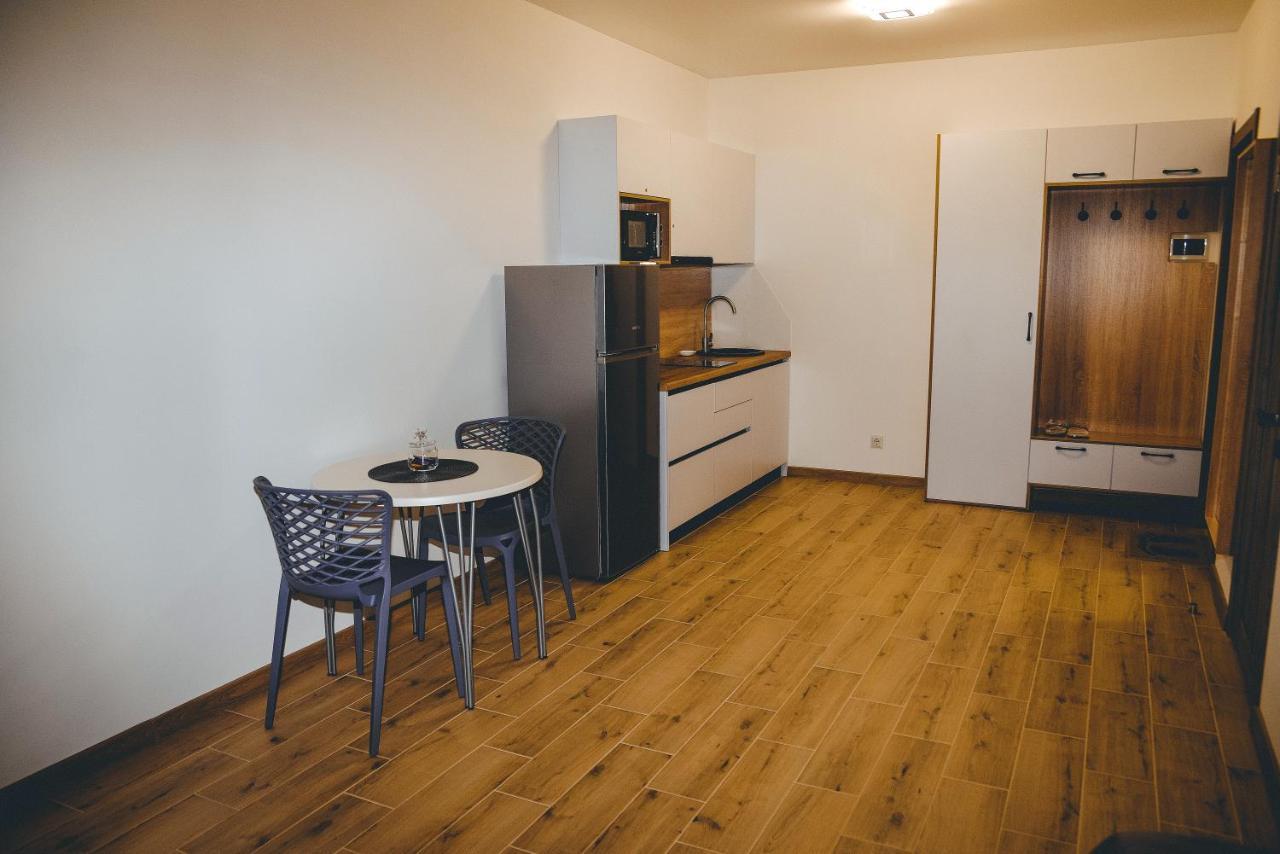 Four Rooms Apartments チェルカースィ エクステリア 写真