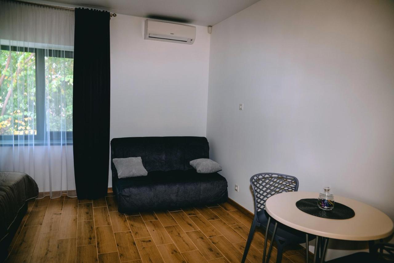 Four Rooms Apartments チェルカースィ エクステリア 写真
